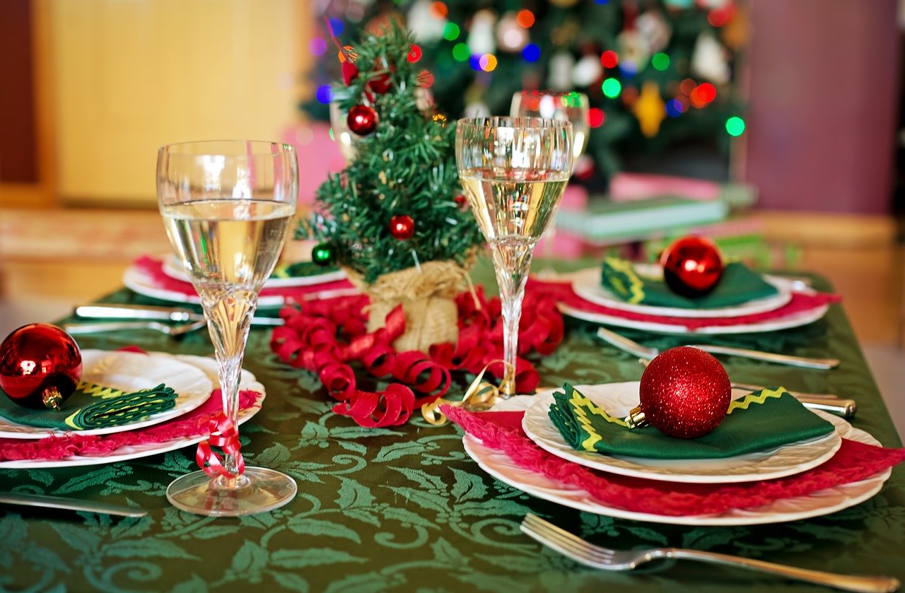red and green christmas table